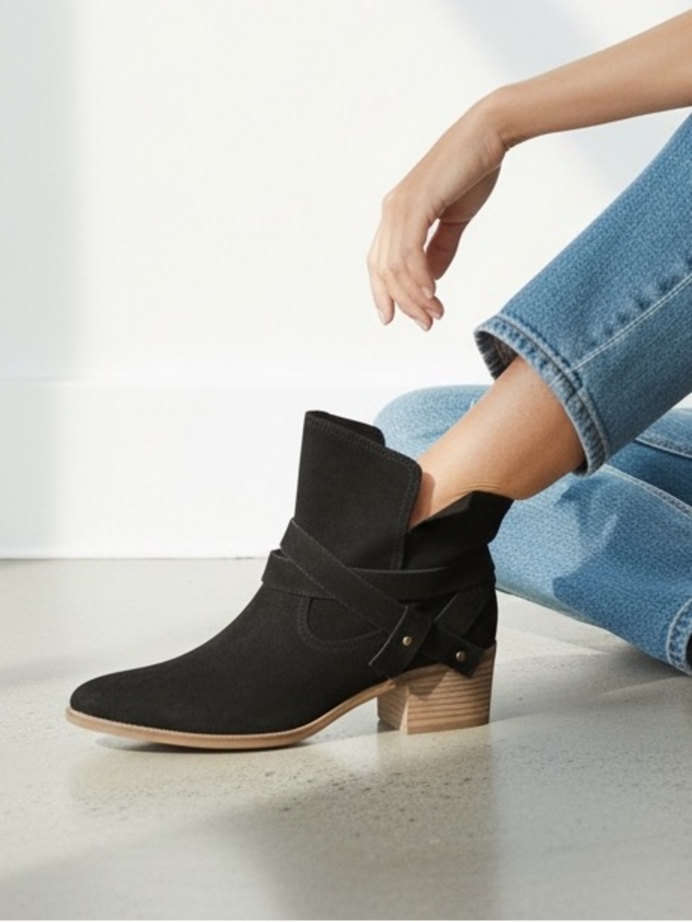 UGG Elora Black Suede Ankle Boot Sz 8